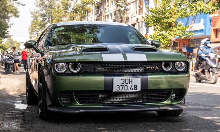 Cận cảnh hàng hiếm Dodge Challenger SRT Hellcat Redeye tại Việt Nam