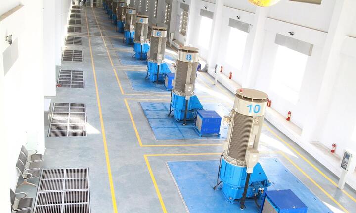 Video: Cận cảnh dàn máy bơm khổng lồ chống ngập phía Tây Hà Nội