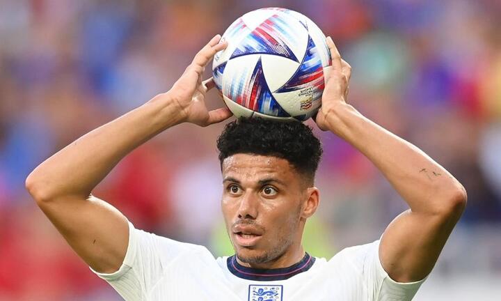 FIFA đồng ý thử nghiệm đề xuất đá biên thay cho ném biên