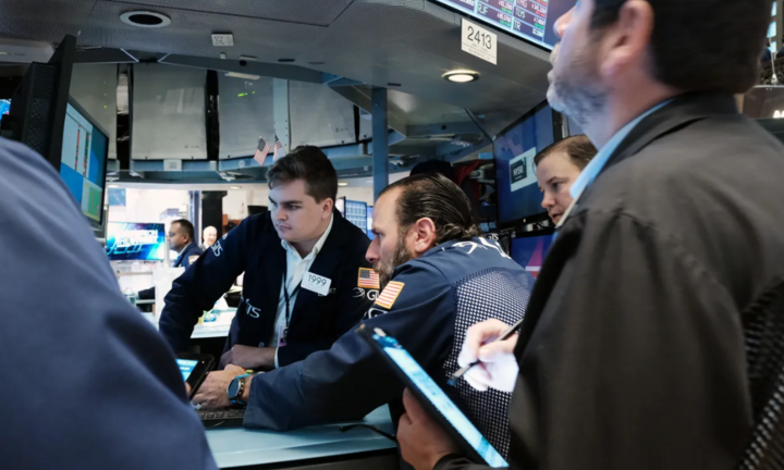 FED tăng lãi suất cao nhất trong 30 năm, kẻ buồn người vui