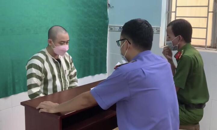 Diễn viên Hữu Tín nhai nuốt nửa viên thuốc lắc