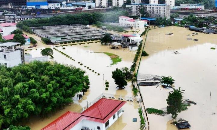 Miền Nam Trung Quốc tiếp tục cảnh báo mưa lũ, miền Bắc nắng nóng kỷ lục