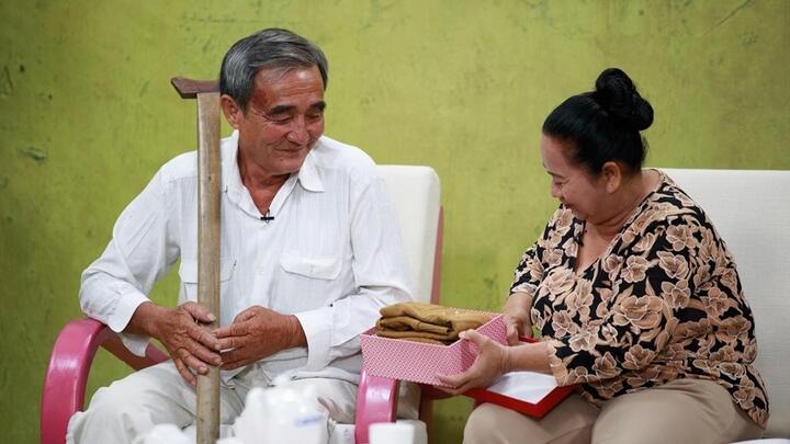 MC Quyền Linh ngỏ lời hỗ trợ, chu cấp cho cặp vợ chồng hơn 20 năm sống trên ghe