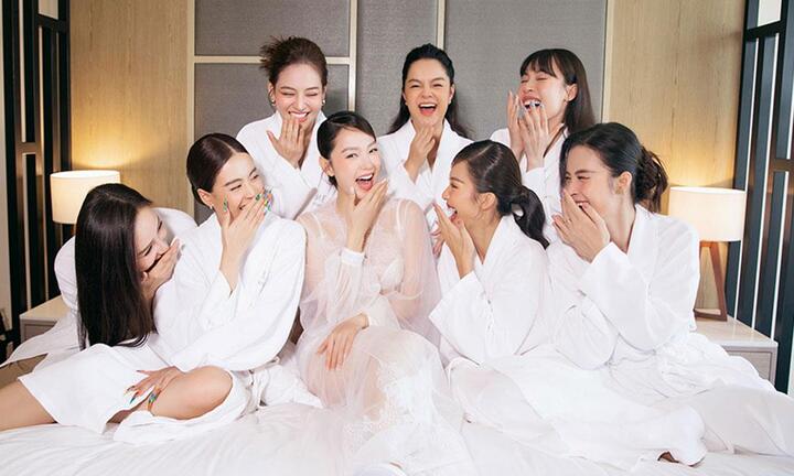 Không gian tiệc cưới lộng lẫy, tràn ngập cỏ lau của Minh Hằng 