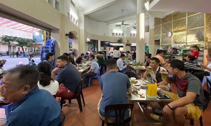 Quán bia hơi Hà Nội 'hốt bạc' ngày nắng nóng