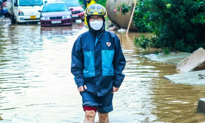 Thời tiết ngày 23/6: Mưa dông quay lại, đường phố Hà Nội có thể ngập sâu nửa mét