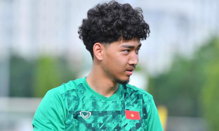 Thủ môn Việt kiều bỏ lễ tốt nghiệp trường chuyên về khoác áo U19 Việt Nam