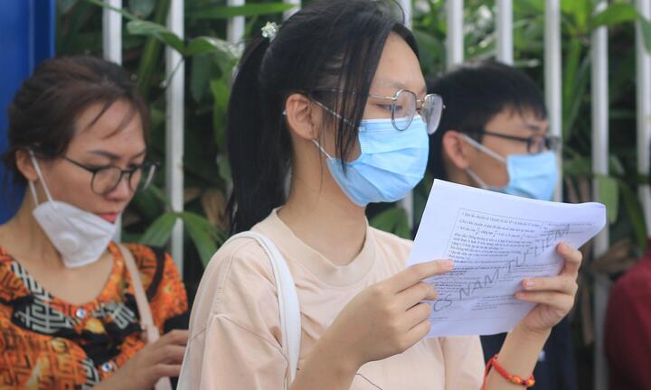 Phụ huynh bức xúc vì trường 'ép' đăng ký học IELTS