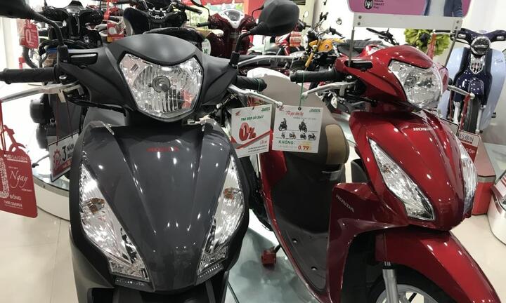 Không đủ nguồn cung, giá nhiều mẫu xe tay ga tiếp tục 'nhảy múa'