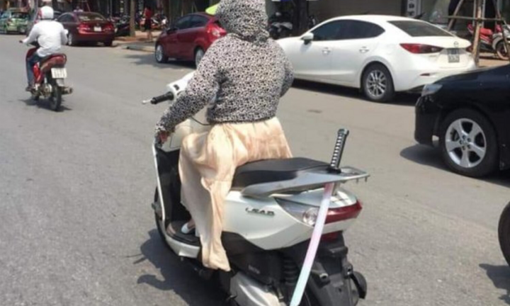 Những pha xử lý của hội 'ninja lead' khiến người đi đường sợ 'tái mặt' 