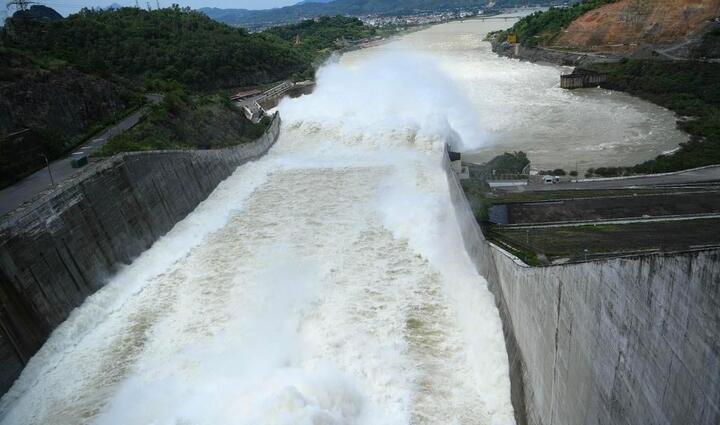 Mở cửa xả đáy thứ hai hồ thủy điện Hòa Bình vào 15h chiều nay
