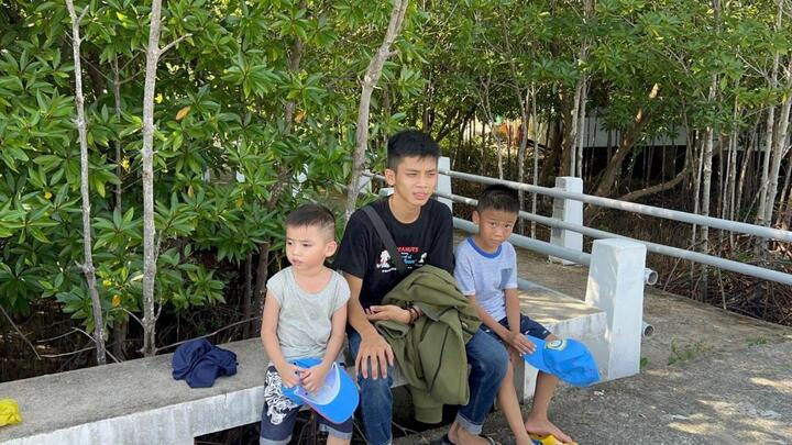 Con trai nuôi của Phi Nhung thay thế mẹ làm trụ cột chăm sóc các em