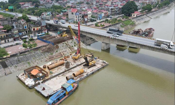 Video: Cầu Như Nguyệt nối Bắc Giang - Bắc Ninh sau 2 tháng thi công mở rộng
