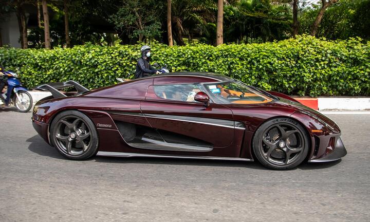 Những mẫu siêu xe được trang bị thêm động cơ điện tại Việt Nam