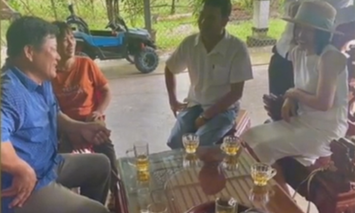 Đi hỏi cưới cho con, hai người bố vỡ òa khi nhận ra danh tính của ông sui