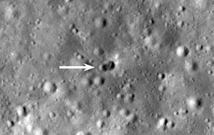 NASA chụp được Mặt Trăng 'thủng lỗ': Nghi do tên lửa Trung Quốc