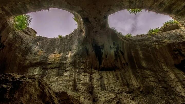 Video: Khám phá hang động có đôi mắt khổng lồ ở Bulgaria