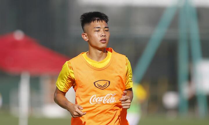 U19 Việt Nam luyện tập giữa chiều 38 độ C trước ngày dự giải Đông Nam Á