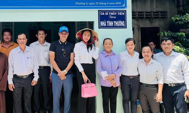Thủy Tiên, Công Vinh trao nhà tình thương cho hộ nghèo tại Bến Tre
