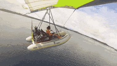 Video: Nhiếp ảnh gia lái thuyền bay chụp ảnh