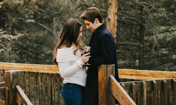 10 dấu hiệu chứng tỏ anh chàng hướng nội đang phải lòng bạn