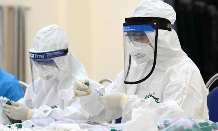 Bộ Y tế đề nghị các địa phương báo cáo tình trạng nhân viên y tế nghỉ việc