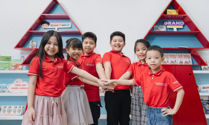 Trẻ học tiếng Anh toàn diện, phát triển tư duy cùng Ms Hoa Junior