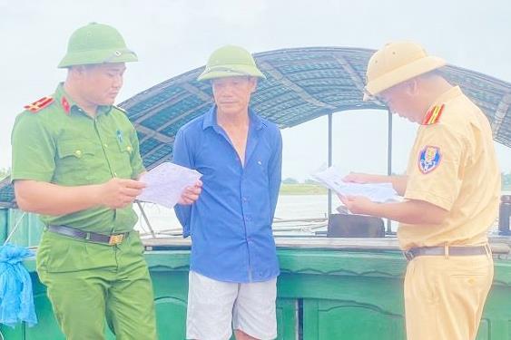 Cảnh sát Hà Tĩnh nổ súng trấn áp 5 tàu hút cát trái phép