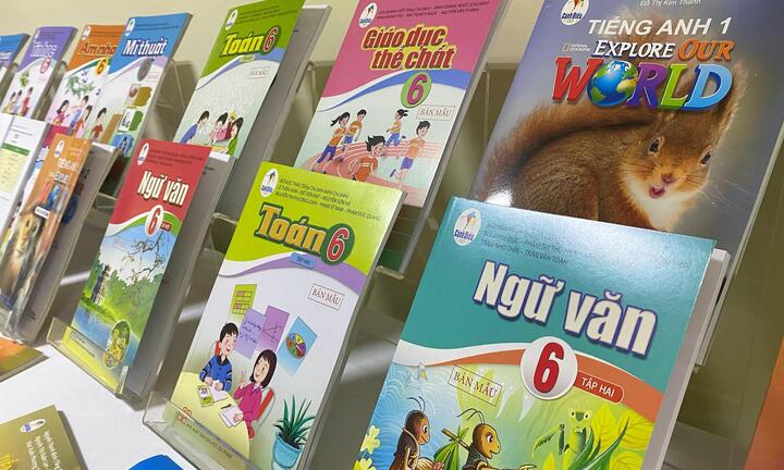 Giá SGK tăng cao, giáo viên vùng cao khổ vì bị hiểu lầm 'ăn chặn' tiền học sinh