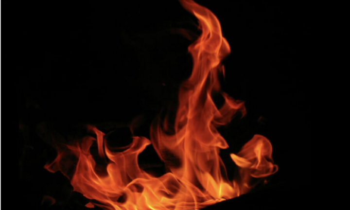 Bị nói lời chia tay, người phụ nữ mua xăng đến nhà người tình tự thiêu