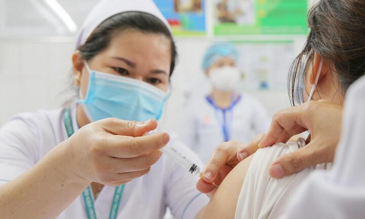 SARS-CoV-2 rất khó lường, tiêm vaccine COVID-19 là cách phòng bệnh tốt nhất