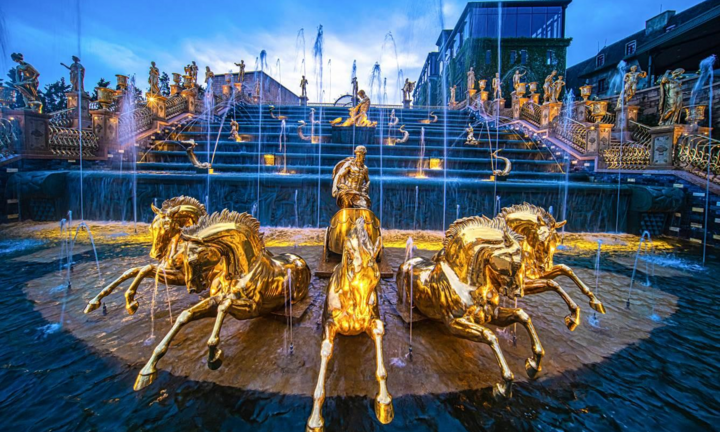 Cận cảnh những tác phẩm điêu khắc độc đáo nhất Thác thần Mặt trời Bà Nà Hills