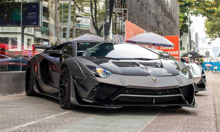 Lamborghini Aventador hầm hố với gói độ của Liberty Walk