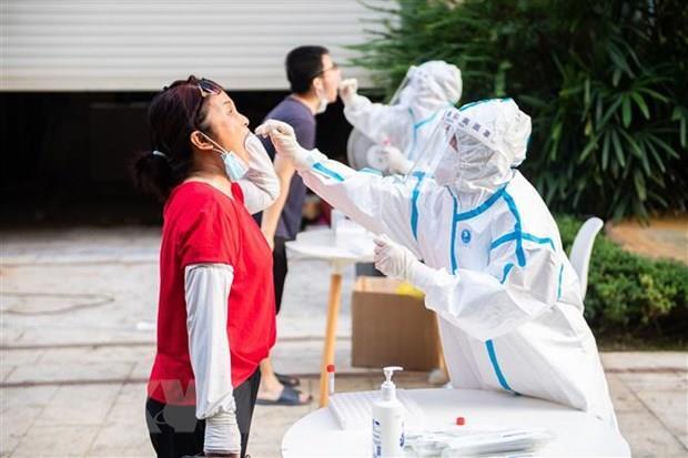 Trung Quốc ghi nhận hàng trăm ca mắc mới COVID-19