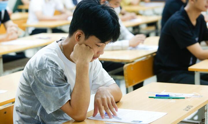 Thí sinh thức trắng đêm ôn bài, đoán đề Văn thi tốt nghiệp THPT