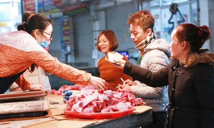 Video: Đi chợ cùng bà nội trợ với 100.000 đồng thời bão giá