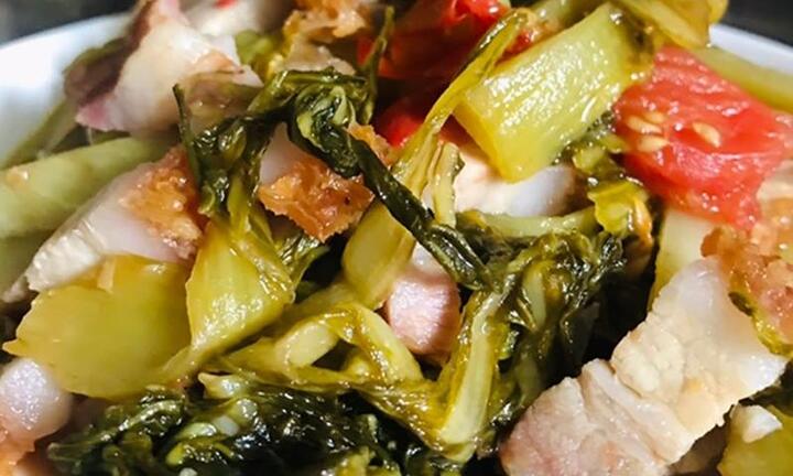 Thịt ba chỉ quay kho dưa chua 