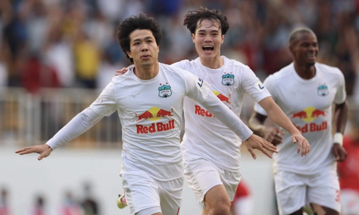 Trực tiếp bóng đá HAGL 1-0 SHB Đà Nẵng: Đội khách đá hỏng phạt đền