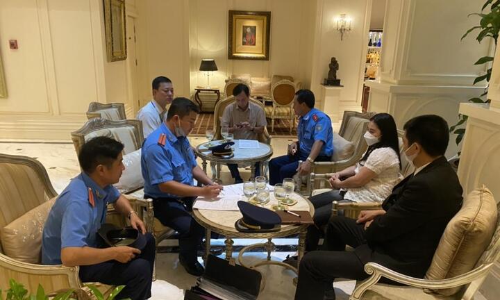 Xử phạt tài xế thu tiền khách du lịch 400.000 đồng cho quãng đường 6 km