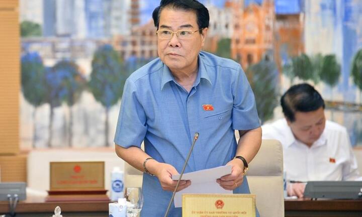 Cử tri lo lắng về giá xăng cao, thiếu thuốc và vật tư y tế