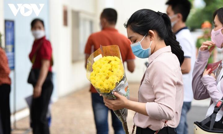 Người dân Việt Nam xếp hàng trật tự vào viếng cố Thủ tướng Nhật Bản Abe Shinzo