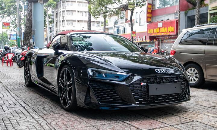 Cận cảnh Audi R8 V10 Spyder đời 2022 vừa cập bến Việt Nam