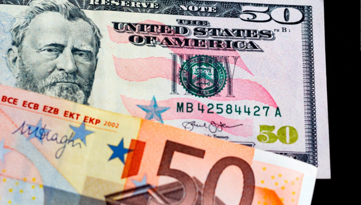 Đồng euro lần đầu ngang giá USD sau 20 năm