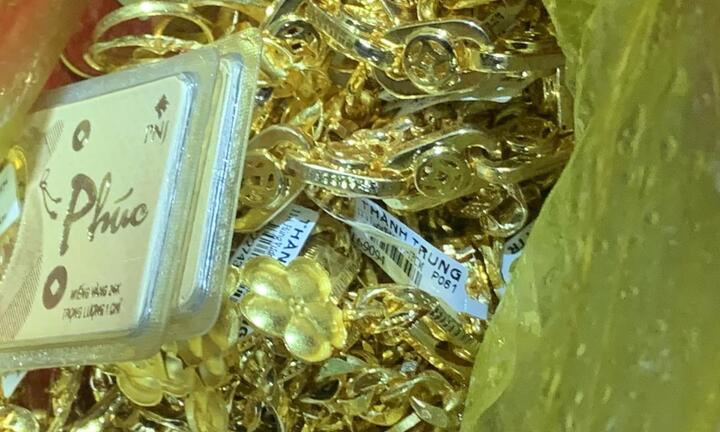 Chủ tiệm vàng bị bắt vì mua vàng của kẻ trộm