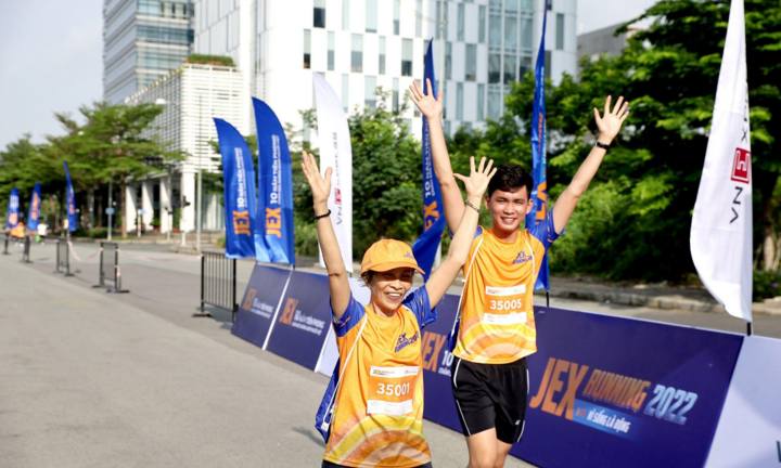 Tuổi già vẫn tham gia thi chạy bộ