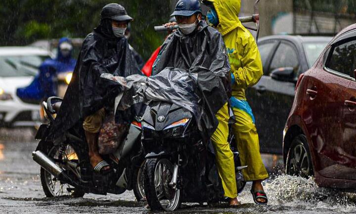 Thời tiết ngày 13/7: Mưa dông từ Bắc vào Nam, trên biển có nơi gió giật cấp 8-9