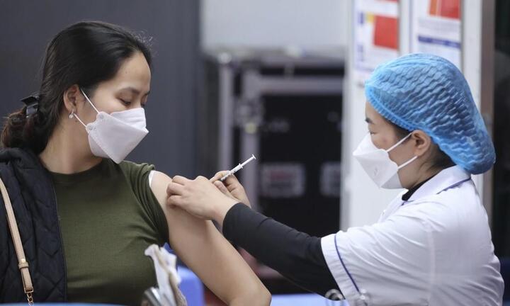 Người từng mắc COVID-19 có cần tiêm mũi vaccine nhắc lại?