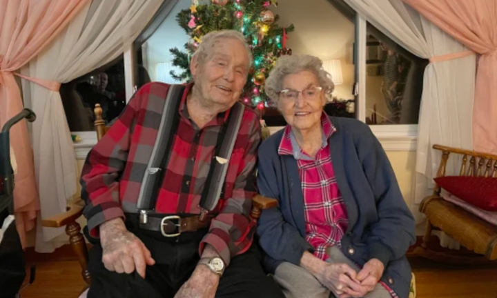 Cặp vợ chồng 100 tuổi bật mí bí kíp kết hôn 79 năm mà chưa từng cãi nhau