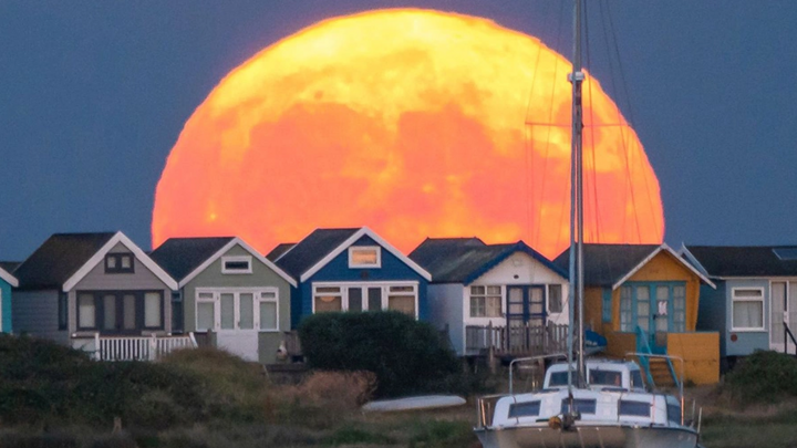 Mãn nhãn với siêu trăng hươu đực lớn và sáng nhất trong năm