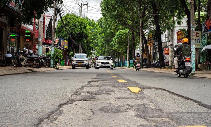 Người dân TP Thủ Đức bức xúc với tuyến đường số 6 bầy hầy, nham nhở